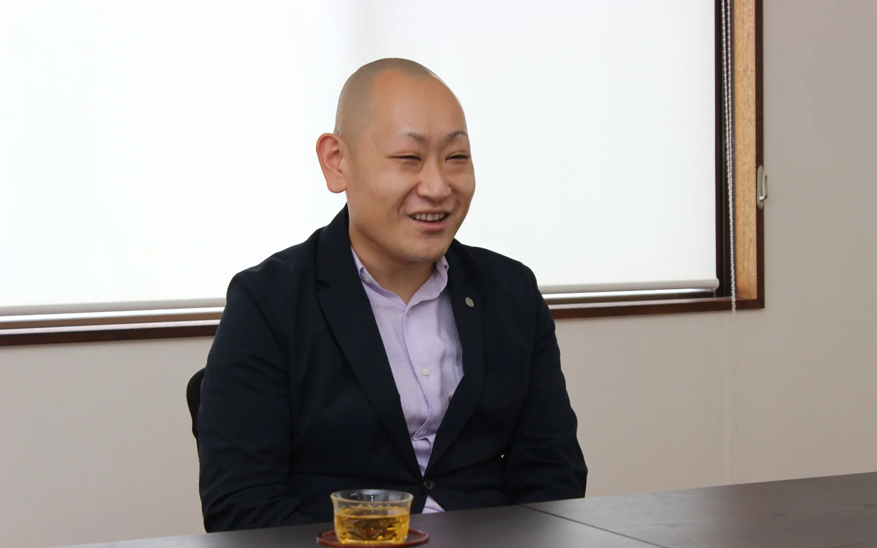 「人」が見えるデザインで、廃棄物回収のイメージを変えた。