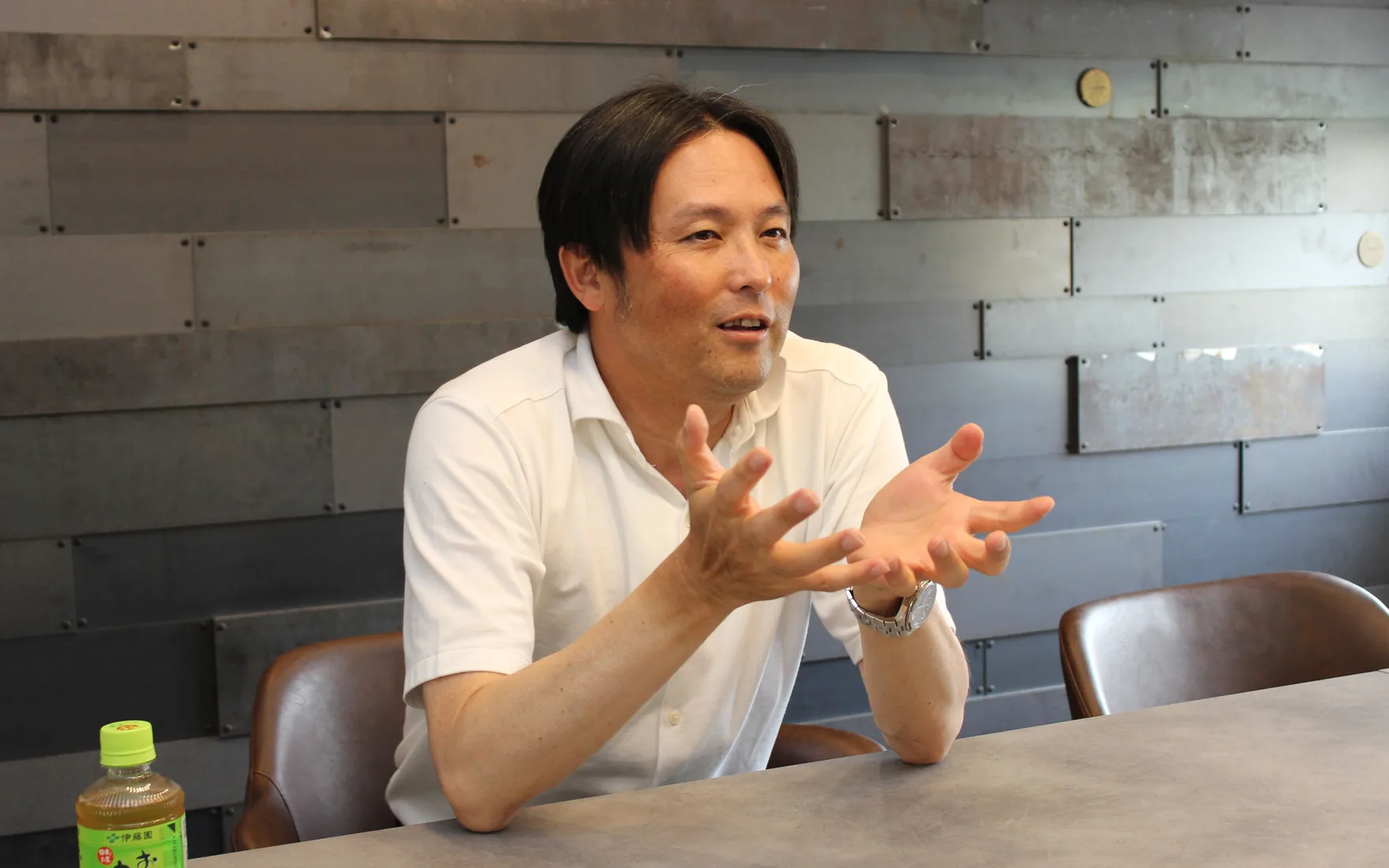要望と真逆の「黒」の提案に、職人魂を感じた。